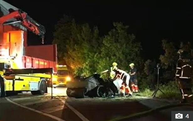 ცეცხლმოკიდებულ “ტესლაში” მამა და ორი ბავშვი დაიწვა, მგზავრების გადარჩენა სცადეს, თუმცა მანქანის ჩასაკეცი სახელურების გახსნა ვერ შეძლეს – საზარელი ავარია